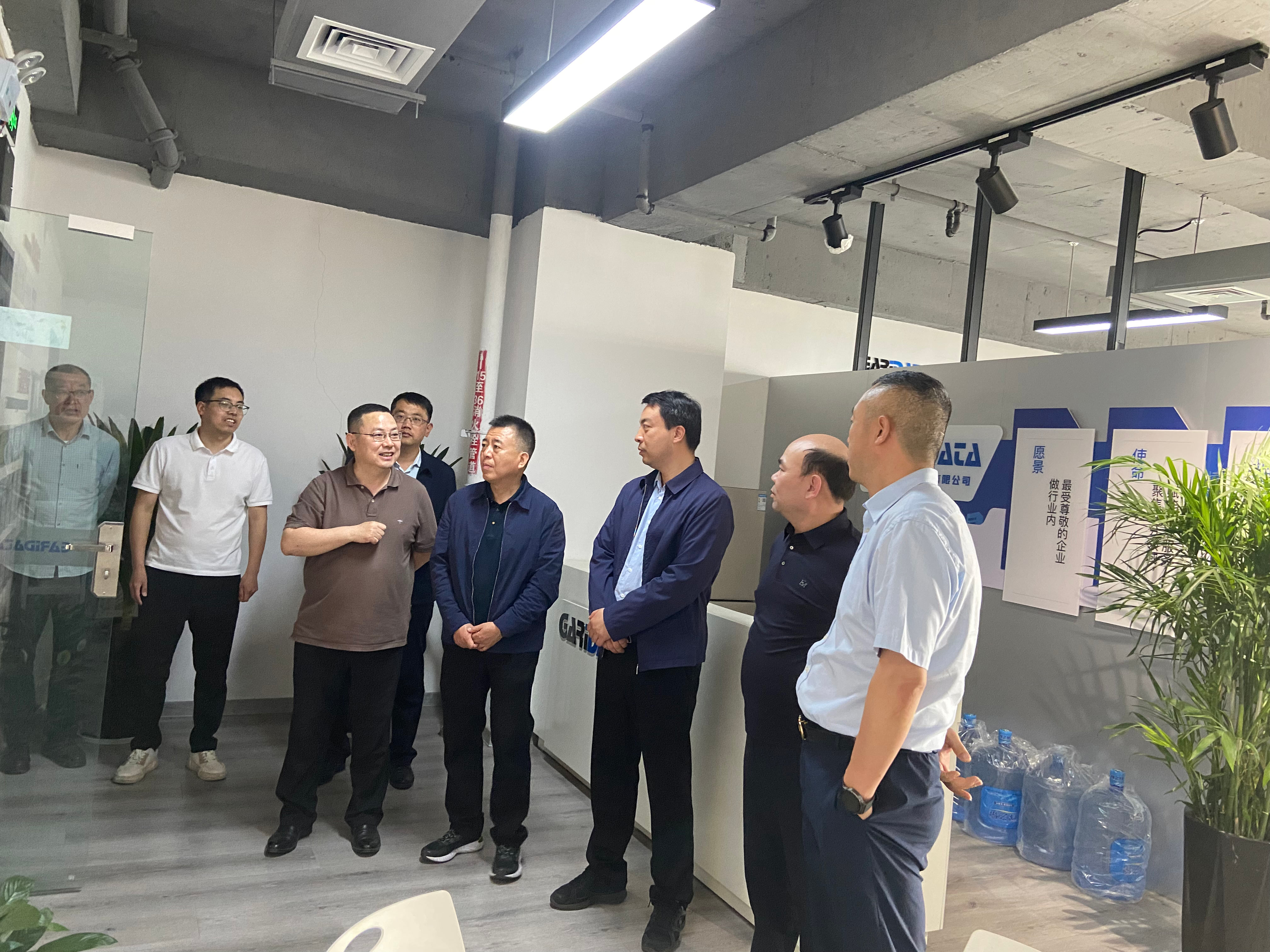 灵宝市政协主席师生林一行到郑州灵宝经济文化促进会进行走访调研(图5) 微信图片_20230511095445.jpg