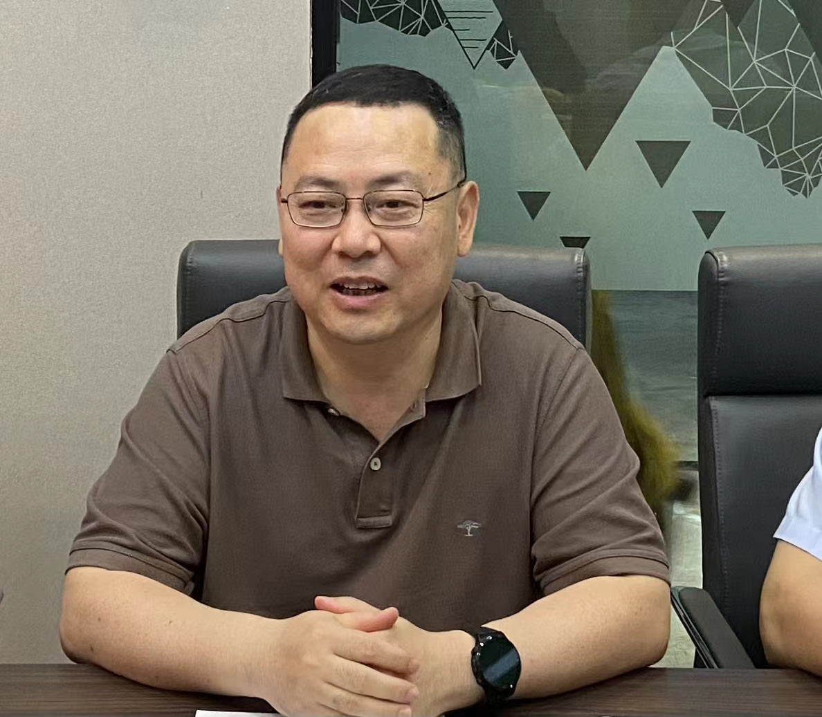 灵宝市政协主席师生林一行到郑州灵宝经济文化促进会进行走访调研(图8) 微信图片_20230511095449.jpg