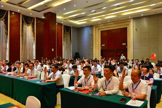 郑州市商丘商会第二届第一次会员大会暨商丘市人民政府招商引资市情发布会顺利召开(图5) 郑州市商丘商会第二届第一次会员大会暨商丘市人民政府招商引资市情发布会顺利召开(图5)