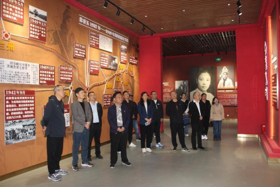 巩义市工商联组织非公经济人士开展理想信念教育活动(图2) image.png