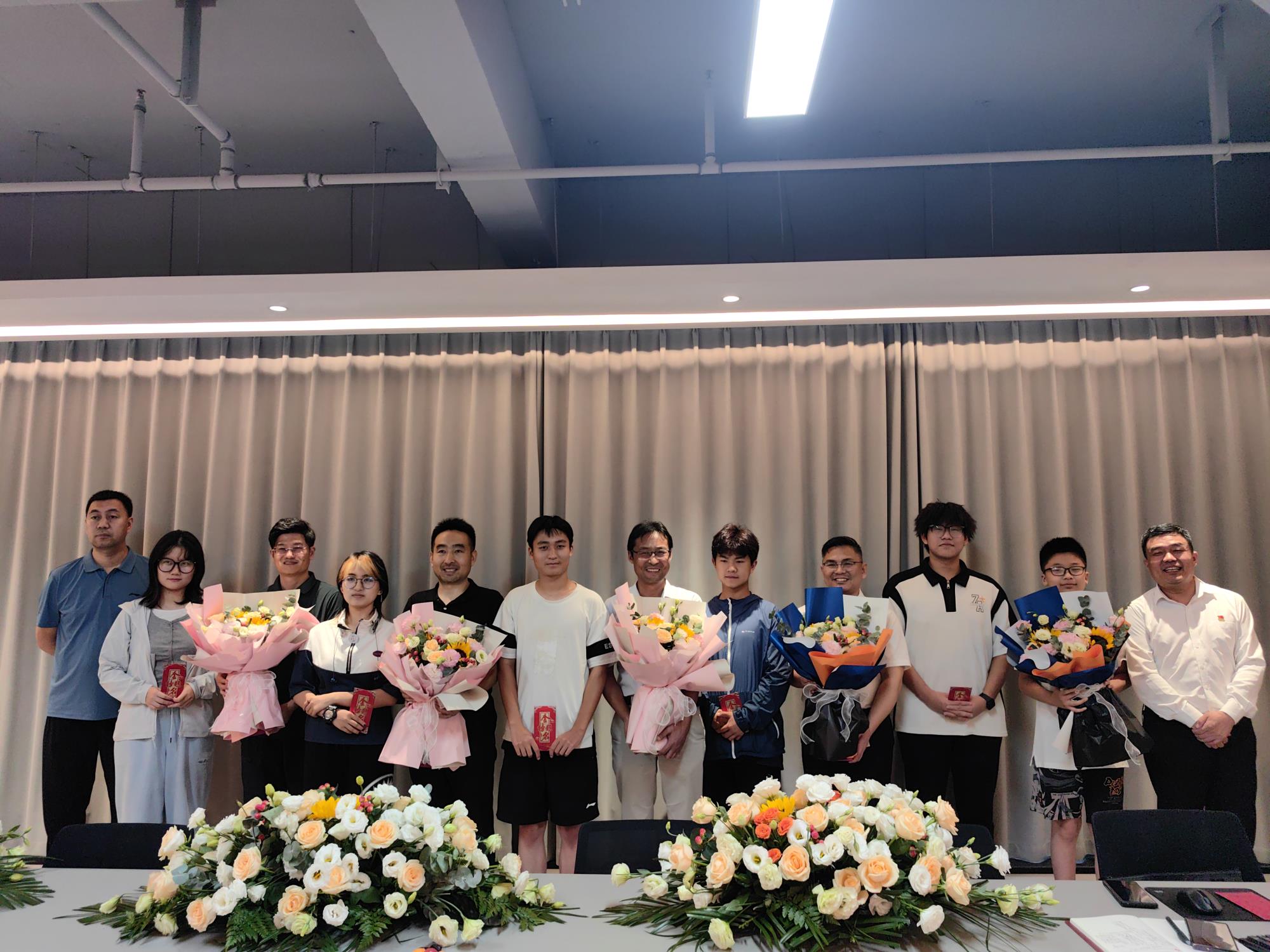 关爱下一代——郑州延津商会热烈庆祝会员子女金榜题名(图1) 关爱下一代——郑州延津商会热烈庆祝会员子女金榜题名(图1)