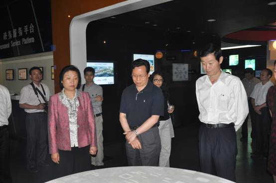 全国工商联副主席谢经荣一行赴我市高新区考察(图3) 全国工商联副主席谢经荣一行赴我市高新区考察(图3)