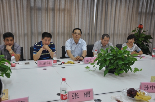 工商联界别市政协委员到金鹏信息参观考察(图1) 工商联界别市政协委员到金鹏信息参观考察(图1)