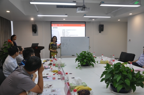 工商联界别市政协委员到金鹏信息参观考察(图4) 工商联界别市政协委员到金鹏信息参观考察(图4)