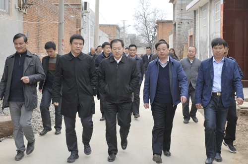 市委书记吴天君到市工商联对口帮扶村调研扶贫工作(图1) 市委书记吴天君到市工商联对口帮扶村调研扶贫工作(图1)