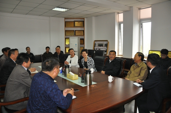 郑州市委常委、统战部部长杨福平一行到工商联走访座谈(图2) 郑州市委常委、统战部部长杨福平一行到工商联走访座谈(图2)