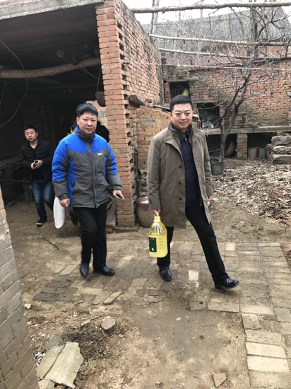 市工商联到定点帮扶贫困村慰问(图4) 市工商联到定点帮扶贫困村慰问(图4)