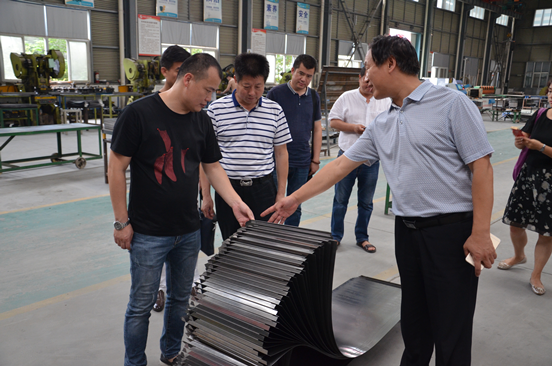 伟德体育直播开奖入口组织本界别政协委员开展委员大走访、大服务活动(图2) 伟德体育直播开奖入口组织本界别政协委员开展委员大走访、大服务活动(图2)