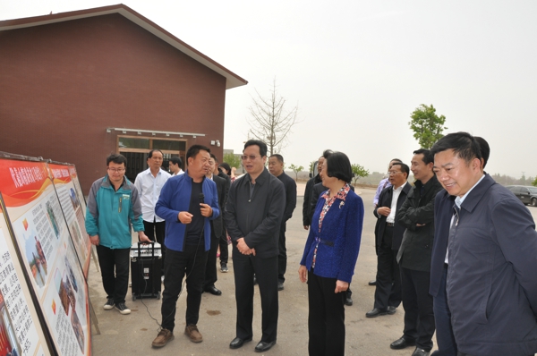 全国工商联副主席谢经荣一行到郑州调研(图1) 全国工商联副主席谢经荣一行到郑州调研(图1)