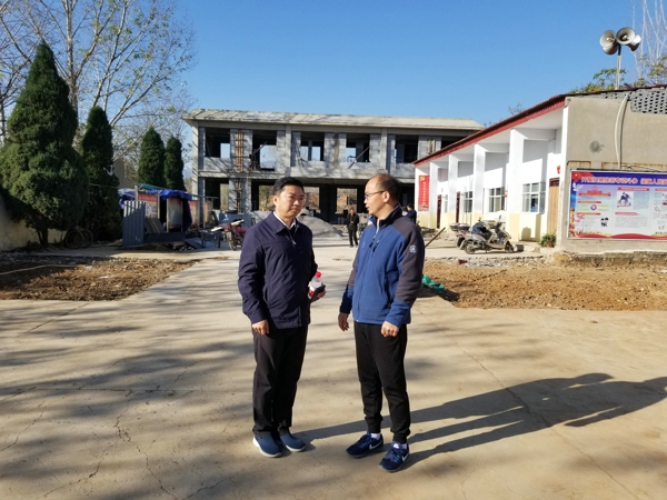 市委统战部副部长、市工商联党组书记王新入户开展结对帮扶工作(图2) 市委统战部副部长、市工商联党组书记王新入户开展结对帮扶工作(图2)