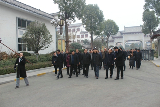 郑州舞阳商会、舞钢商会参观考察“贾湖酒业”贾湖酒文化园(图1) 郑州舞阳商会、舞钢商会参观考察“贾湖酒业”贾湖酒文化园(图1)