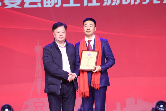 郑州市南平商会第一届理(监)事会就职庆典大会在河南省黄河迎宾馆隆重举行(图11) 郑州市南平商会第一届理(监)事会就职庆典大会在河南省黄河迎宾馆隆重举行(图11)