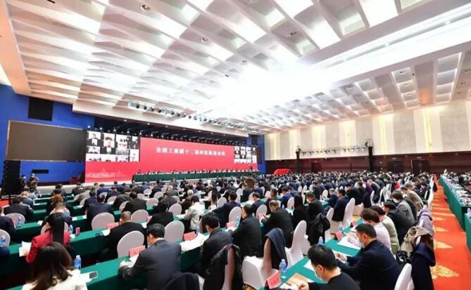 郑州市古玩业商会蒋继明会长赴南宁参加全国工商联十二届四次执委会(图2) 郑州市古玩业商会蒋继明会长赴南宁参加全国工商联十二届四次执委会(图2)