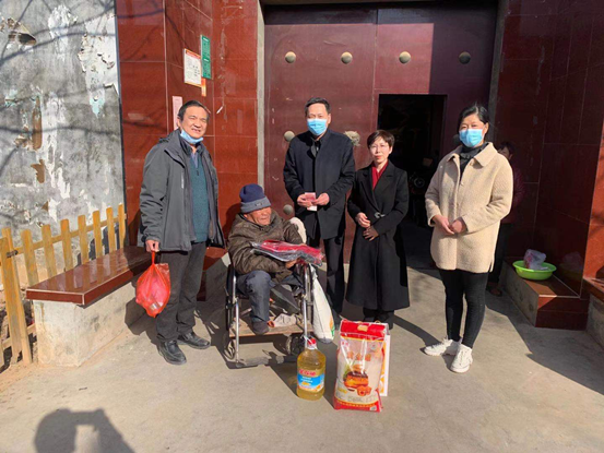 伟德体育直播开奖入口深入登封市颍阳镇宋窑村开展春节送温暖慰问活动(图6) 伟德体育直播开奖入口深入登封市颍阳镇宋窑村开展春节送温暖慰问活动(图6)