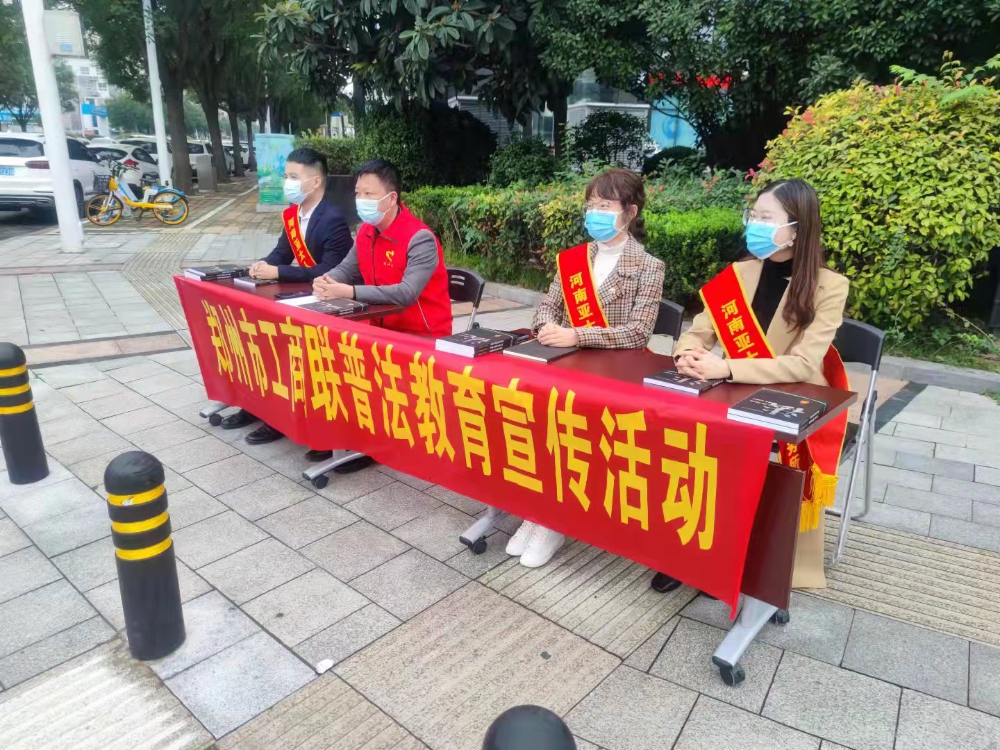 伟德体育直播开奖入口国庆期间开展法制宣传活动(图2)