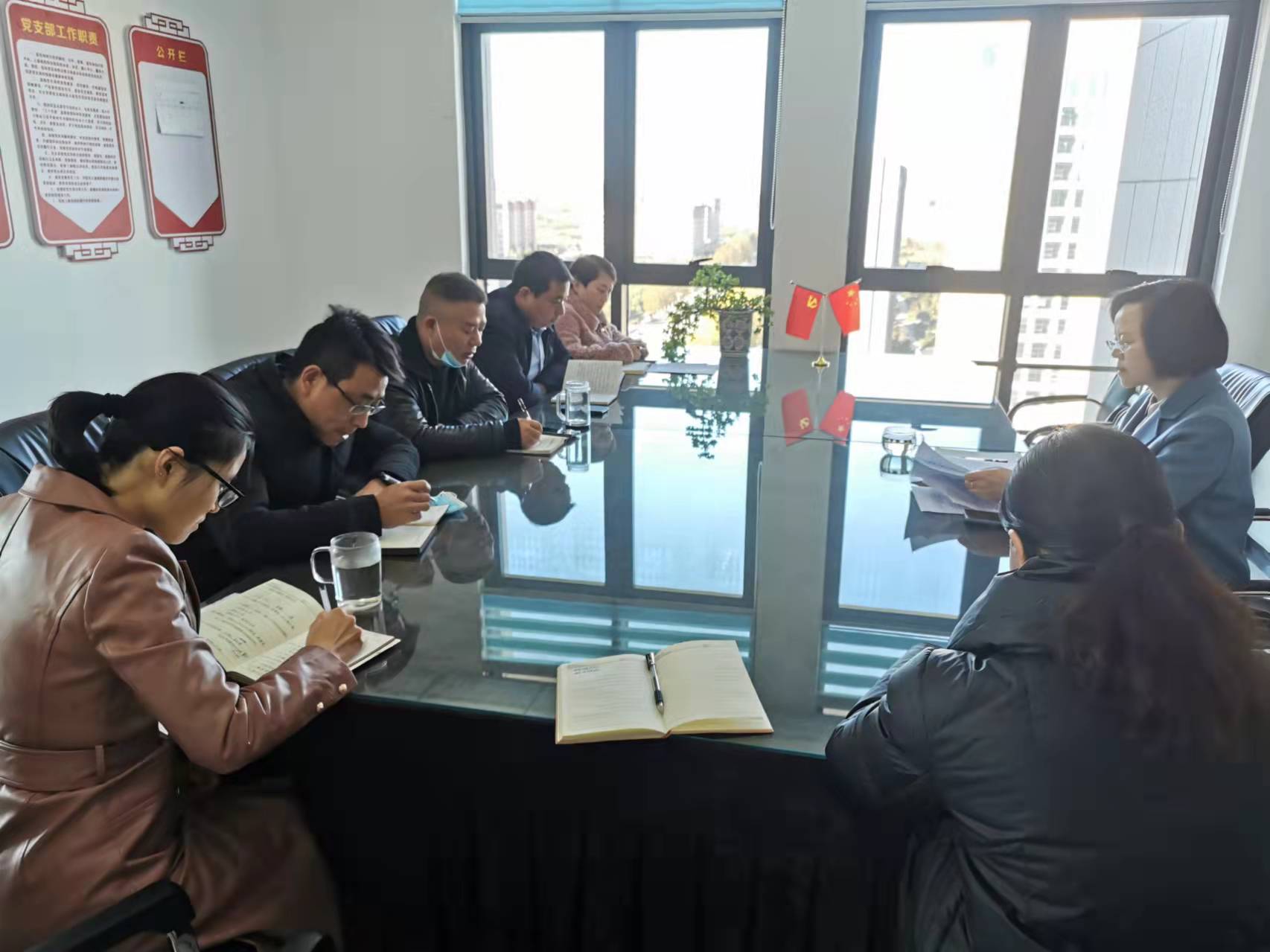 登封市工商联集中学习贯彻河南省第十一次党代会精神(图2)