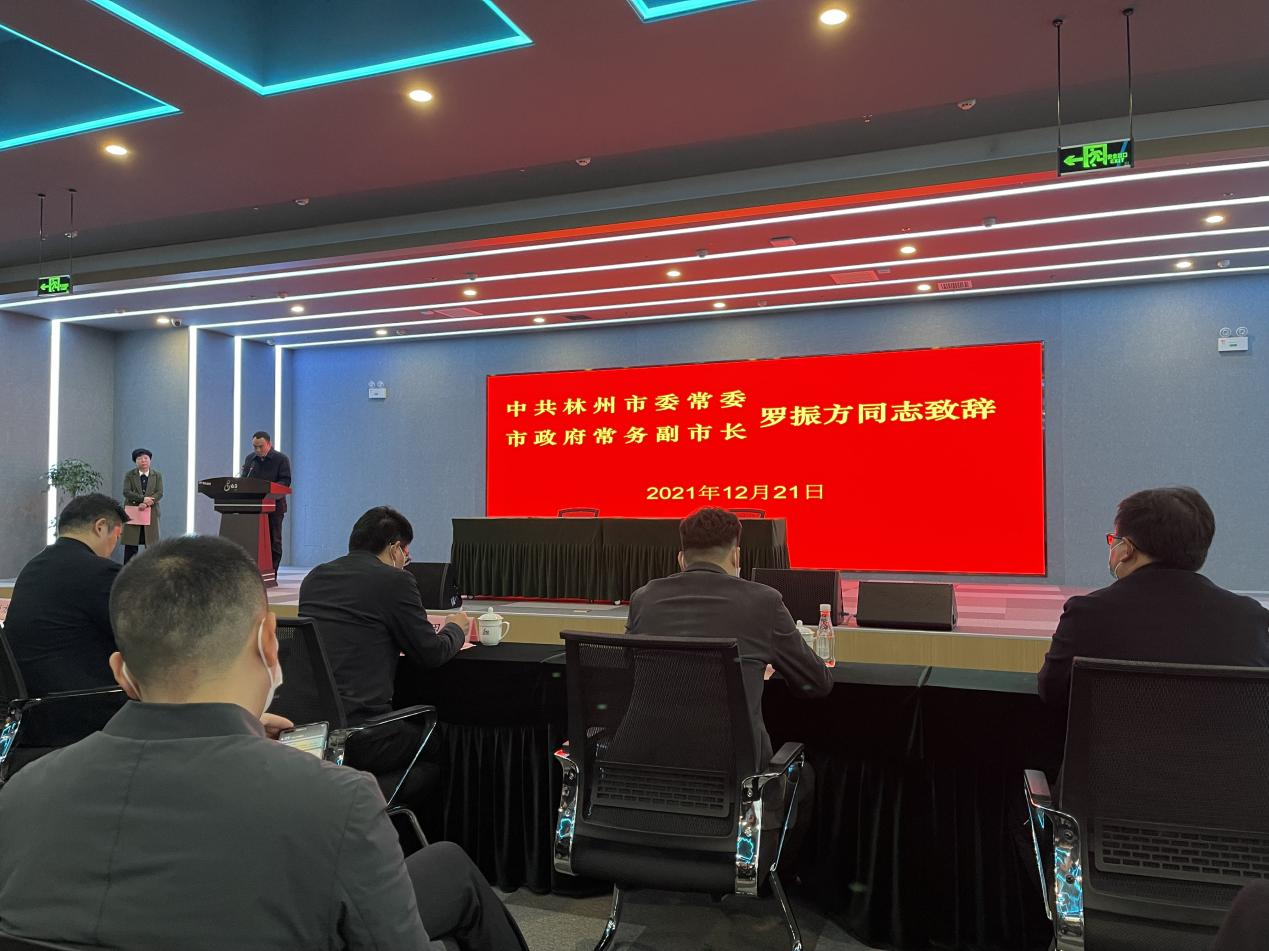 太行山巅缅前人伟绩，红旗渠畔谋当世宏图             (图1)