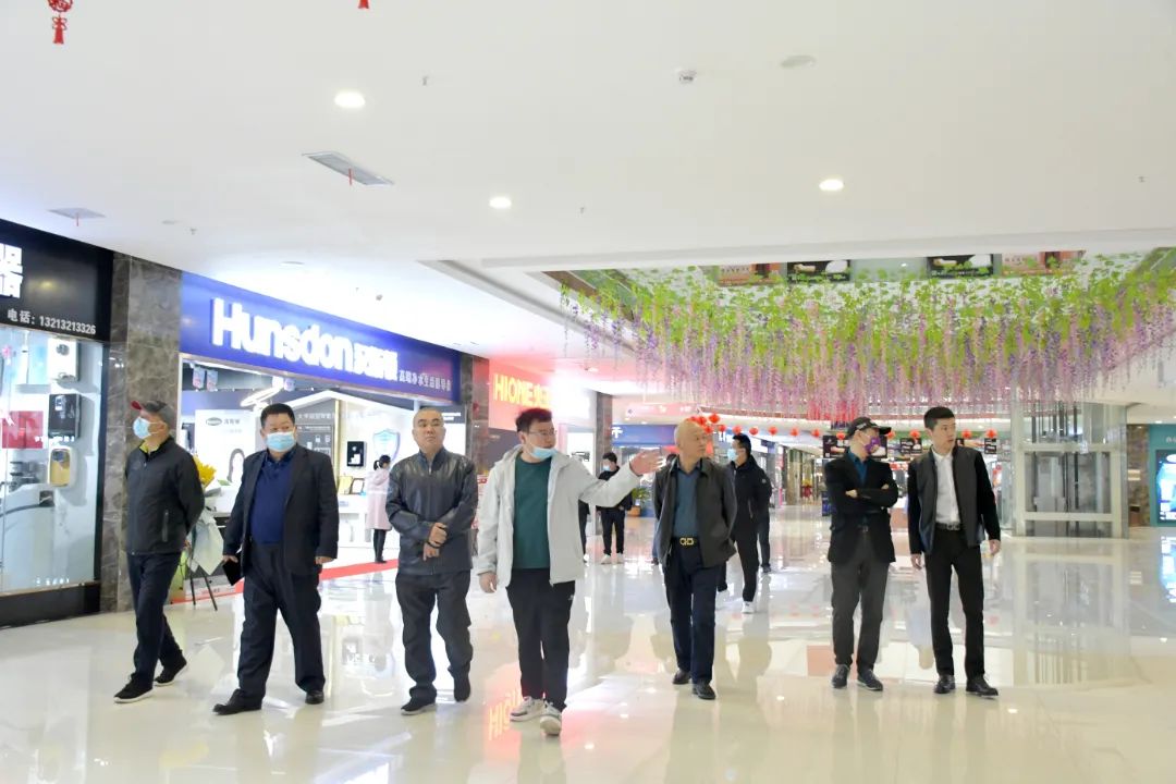 郑州市家居装饰设计商会一行前往鸿辉参观考察 郑州市家居装饰设计商会一行前往鸿辉参观考察