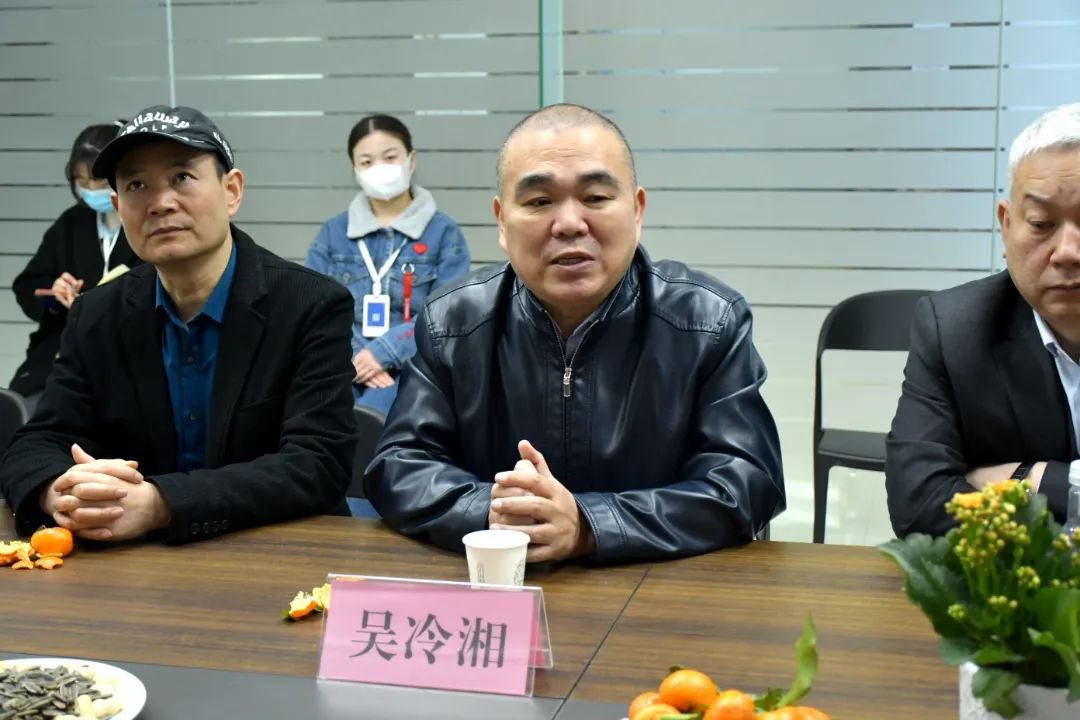 郑州市家居装饰设计商会一行前往鸿辉参观考察 郑州市家居装饰设计商会一行前往鸿辉参观考察