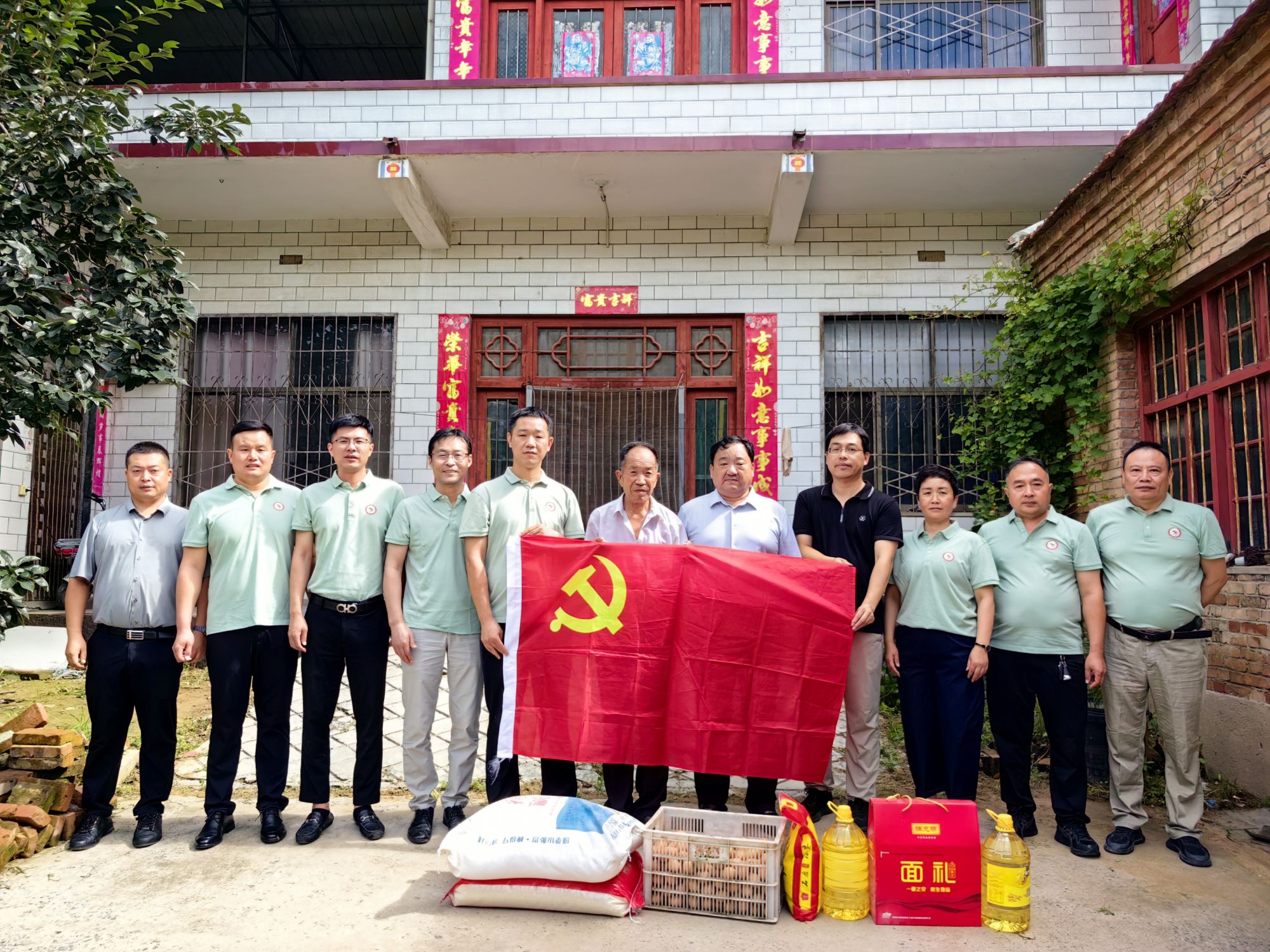 情暖八一 致敬军人——郑州延津商会慰问家乡退役老兵(图2) 情暖八一 致敬军人——郑州延津商会慰问家乡退役老兵(图2)