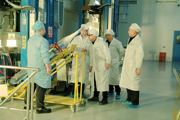 南通商会会长陆勇走访郑州天河通信科技有限公司(图1)