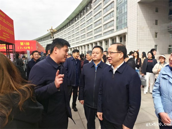 2025年河南省“百城千校万企”促就业行动河南中医药大学校园双选会成功举行251.jpg