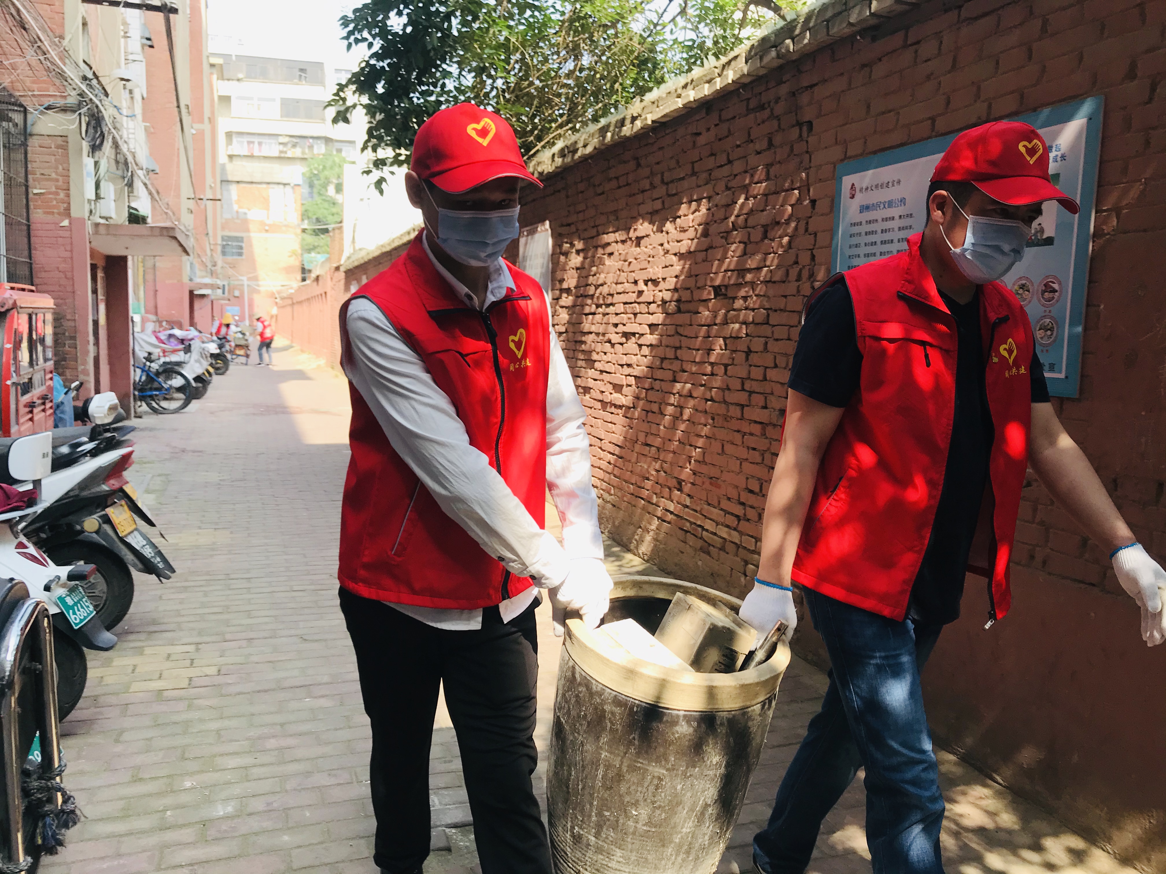 党派工商联支部开展社区志愿服务活动(图3)