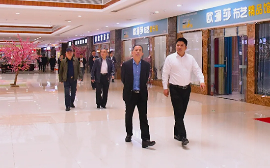 郑州市家居装饰设计商会考察团莅临鸿辉进行交流考察(图2)