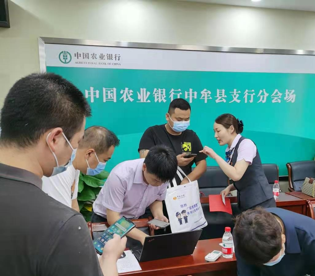 中牟县“春雨润苗”系列活动之“银税互动破解融资难题”首场银企见面会(图3)