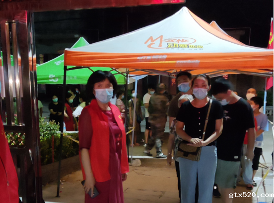 荥阳市工商联：让党旗在防疫一线高高飘扬(图4)