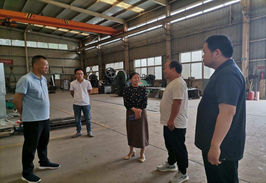 万滩镇：“五突出五强化”扎实推进“万人助万企”活动(图3)