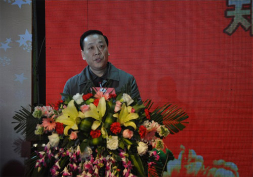 “抱团迎新春、情聚今朝,钢铁铸同心、共赢未来”(图1) “抱团迎新春、情聚今朝,钢铁铸同心、共赢未来”(图1)