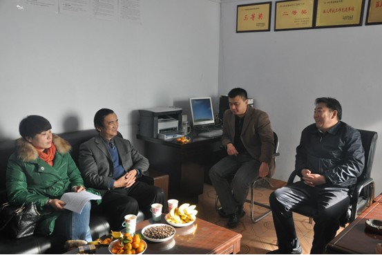 伟德体育直播开奖入口考核小组赴县（市、区）工商联及市工商联直属行业、异地商会进行年度工作考核(图2)