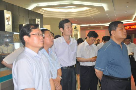 全国非公有制经济人士理想信念教育实践活动领导小组赴郑州调研(图2)