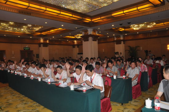 搭建浙商沟通平台 郑州浙江温岭商会隆重成立(图2)