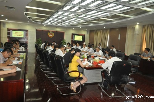省委统战部副部长、省工商联党组书记杨京伟一行到我区调研国务院“小微企业29条”贯彻落实情况(图1)