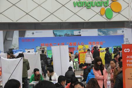 二七区长江路街道为民办实事 服务暖人心(图1)