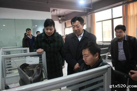 二七区工商联：河南省商务厅焦锦淼一行莅临二七区嵩山路街道辖区调研电子商务工作(图1)