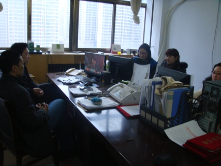 二七区工商联积极收听收看《2014年中国民营经济大家谈》(图1)