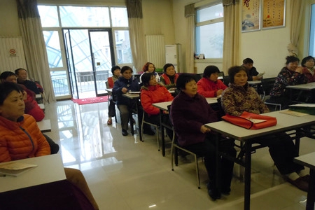 二七区长江路街道举办春季养生知识讲座(图1)