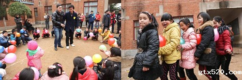 管城回族区东大街办事处组织辖区非公经济人士开展爱心活动(图4)