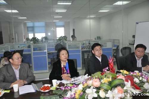 省政协副主席、省工商联主席梁静就深入开展理想信念教育实践活动赴钢贸商会调研(图1)