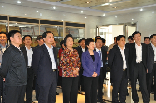 河南省非公有制经济人士理想信念教育实践活动推进现场会在郑州召开(图2)