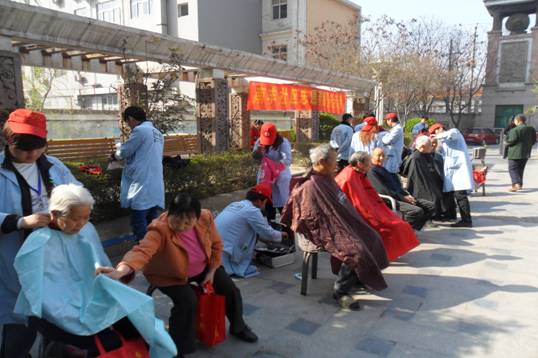 金水区南阳新村街道举办为民服务活动(图1)