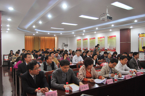 全市非公有制经济人士党的群众路线教育实践活动和全市“四信”教育实践活动推进现场会在管城区召开(图2)