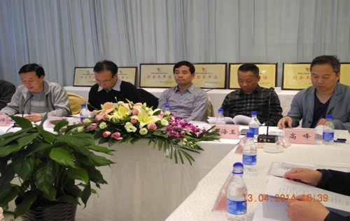 郑州舞阳商会一届四次理事会暨贯彻全市教育实践活动推进现场会议精神在郑州召开(图2)