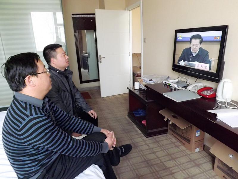 登封市工商联收看党的群众路线教育实践活动报告会(图1)