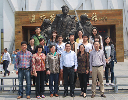 管城区统战部、工商联党员干部赴兰考参观学习(图1)