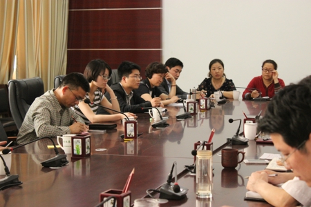 二七区工商联到铭功路街道基层商会座谈调研(图1)