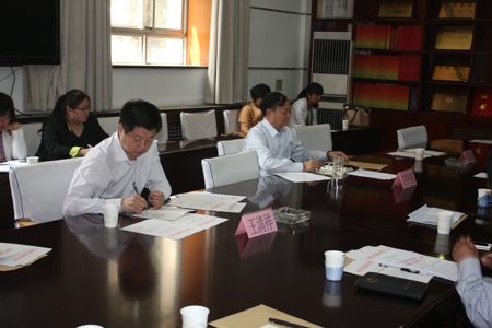 郑州市召开非公经济人士理想信念教育实践活动暨“五好”县级工商联建设工作汇报会(图1)